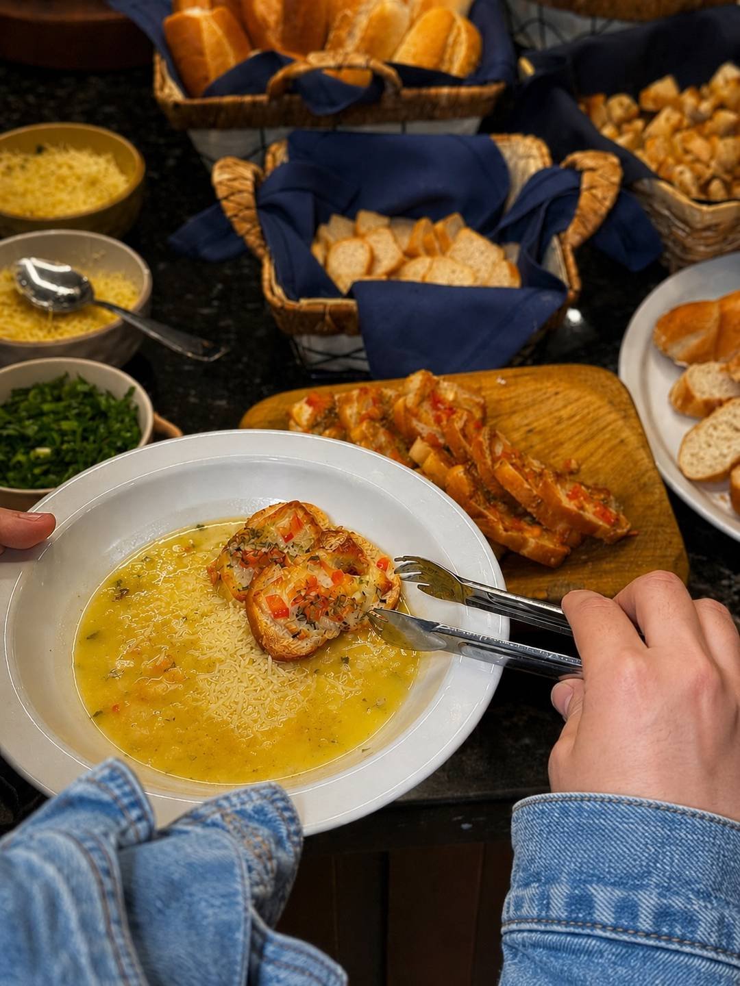 Sopa servida no buffet