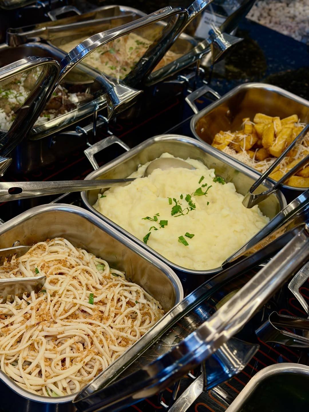 Purê, macarrão e acompanhamentos