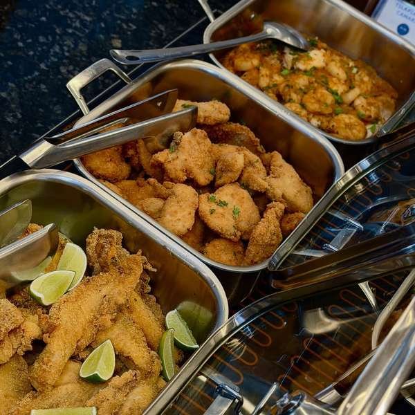 Peixe empanado com limão