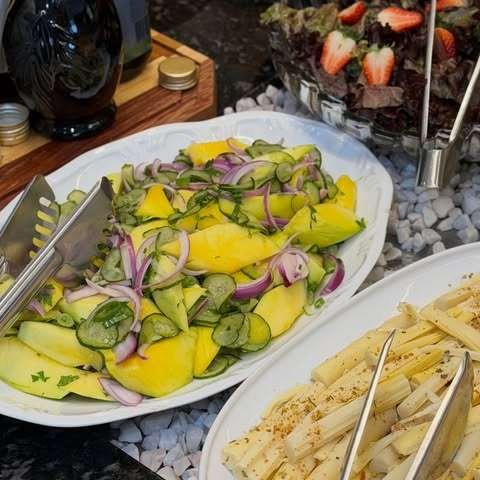 Salada de manga, pepino e palmito